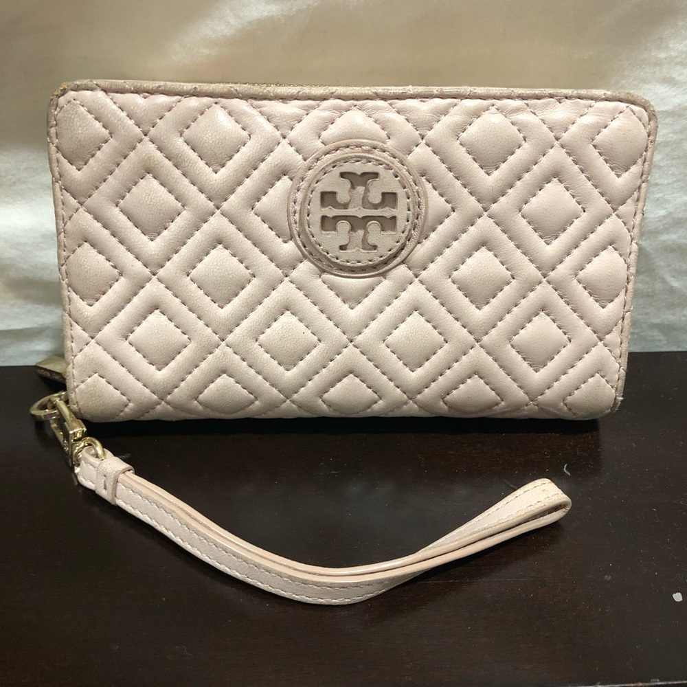 ***SOLD***Tory Burch wristlet/wallet/phone holder